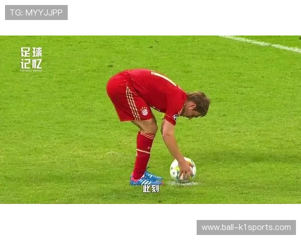 足球球星风采打招呼头像展现明星魅力与球场精神